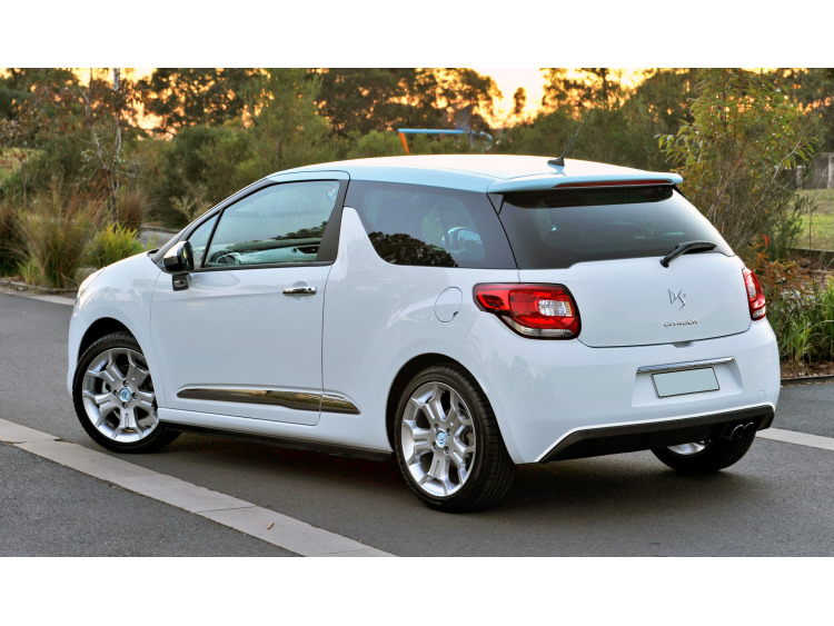 Baguette chrom&eacute;e de contour de spoiler compatible avec Citro&euml;n DS 3