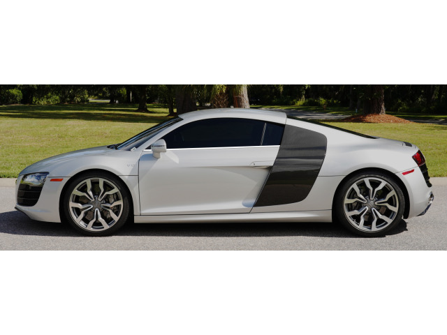 Baguette chromée de contour inférieur des vitres Audi R8