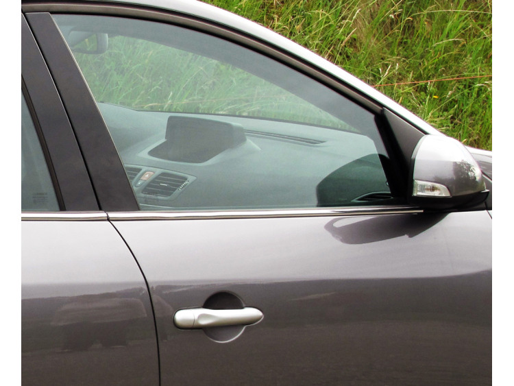 Baguette chrom&eacute;e de contour inf&eacute;rieur des vitres Renault M&eacute;gane III 08-12 Renault M&eacute;gane III phase 2 12-13 Renault M&eacute;gane III phase 3 13-21