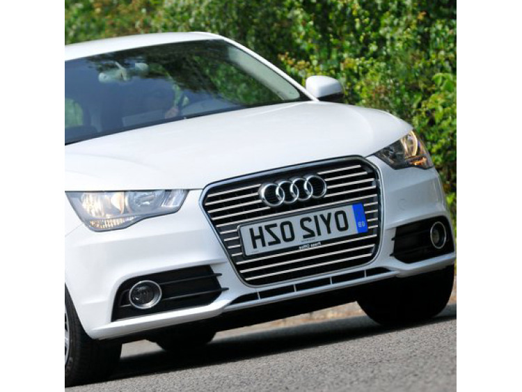 Baguette de calandre chrom&eacute;e compatible avec Audi A1 10-18 Sportback & Audi A1 10-19