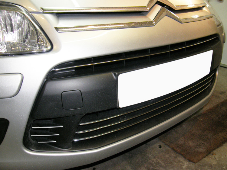 Baguette de calandre chrom&eacute;e compatible avec Citro&euml;n C4 04-11 Citro&euml;n C4 Berline Citro&euml;n C4 Coup&eacute; phase 2
