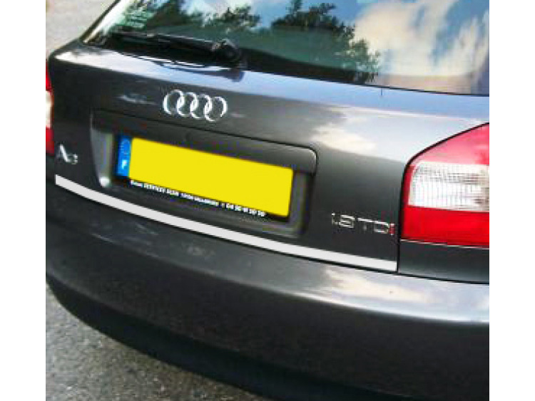 Baguette de coffre chrom&eacute;e compatible avec Audi A3 s&eacute;rie 1 96-00