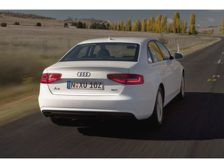 Baguette de coffre chrom&eacute;e compatible avec Audi A4 s&eacute;rie 3 phase 2 11-15