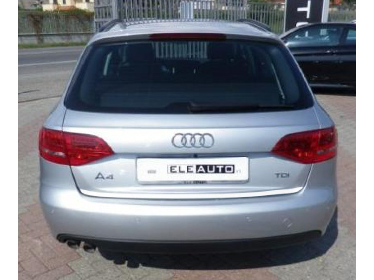 Baguette de coffre chrom&eacute;e compatible avec Audi A4 s&eacute;rie 3 phase 2 avant 11-15