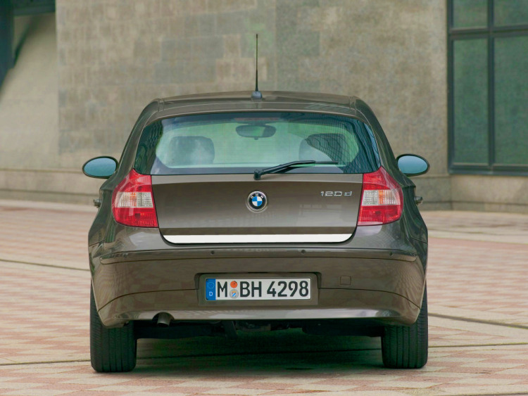 Baguette de coffre chrom&eacute;e compatible avec BMW S&eacute;rie 1 E87 04-07