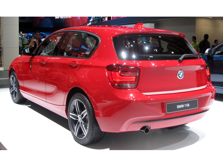 Baguette de coffre chrom&eacute;e compatible avec BMW S&eacute;rie 1 F20 11-15