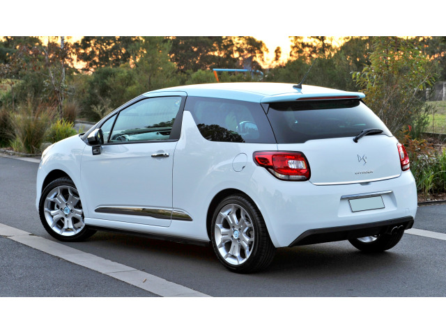 Baguette de coffre chromée compatible avec Citroën DS 3 DS 3 1626 DS 3 Cabriolet 1626