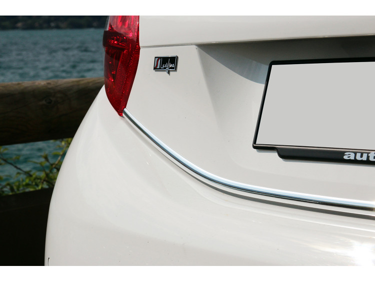 Baguette de coffre chrom&eacute;e compatible avec Peugeot 208 12-15 & Peugeot 208 phase 2 15-19