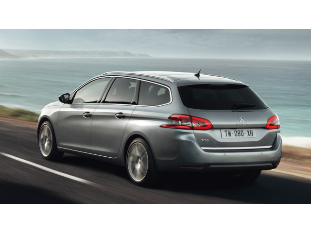 Baguette de coffre chromée compatible avec Peugeot 308 II SW 1421