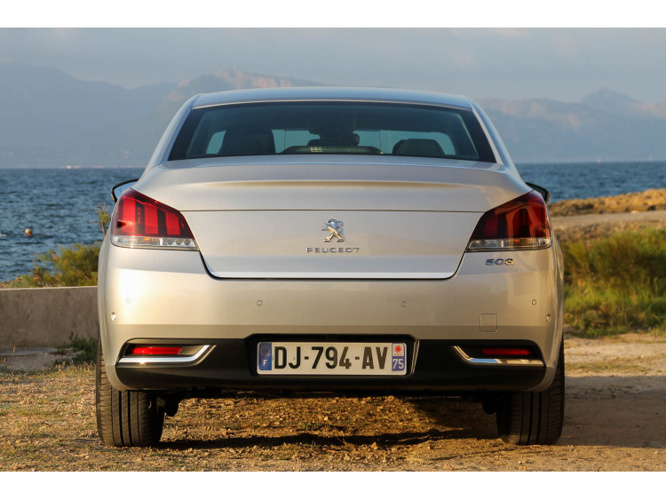 Baguette de coffre chrom&eacute;e compatible avec Peugeot 508 Berline phase 2