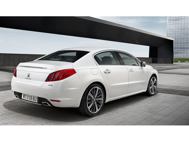 Baguette de coffre chromée compatible avec Peugeot 508 Berline