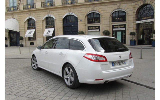 Baguette de coffre chromée compatible avec