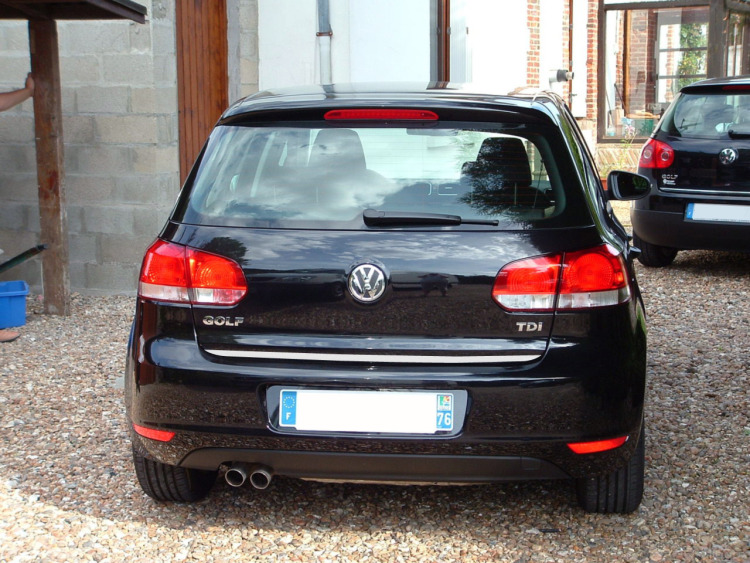 Baguette de coffre chrom&eacute;e compatible avec VW Golf 6 & VW Golf 6 cabriolet