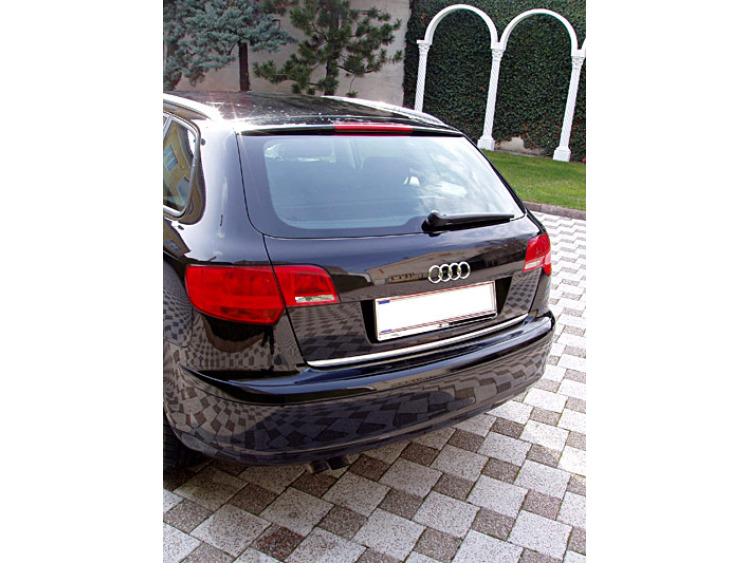 Baguette de coffre chrom&eacute;e pour Audi A1 19-26 Audi A4 s&eacute;rie 1 avant 94-98 Audi A4 s&eacute;rie 2 00-04 Audi A4 s&eacute;rie 2 avant 01-04 Audi A6 Allroad 00-05 Audi A6 Allroad 2 06-08 Audi A6 Allroad 2 phase 2 08-1