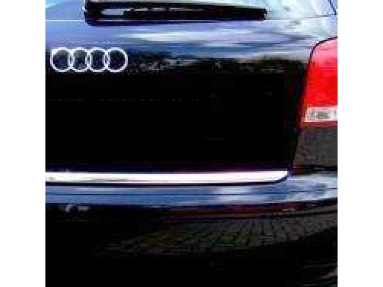 Baguette de coffre chrom&eacute;e pour Audi A3 s&eacute;rie 2 03-08 & Audi A3 s&eacute;rie 2 phase 2 08-12