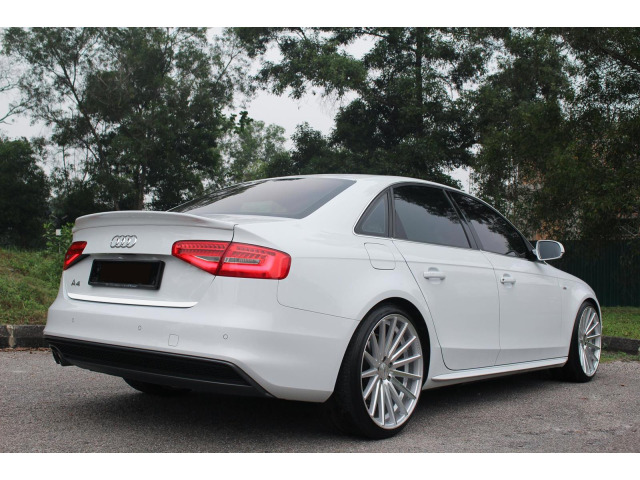 Baguette de coffre chromée pour Audi A4 série 3 0711