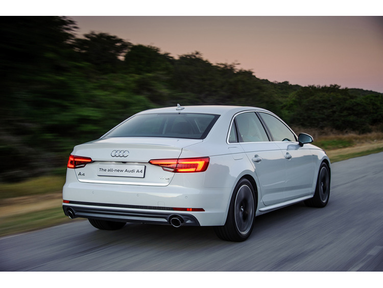 Baguette de coffre chrom&eacute;e pour Audi A4 s&eacute;rie 4 15-26