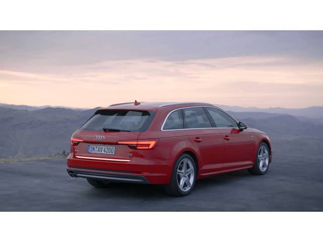 Baguette de coffre chromée pour Audi A4 série 4 avant 1526