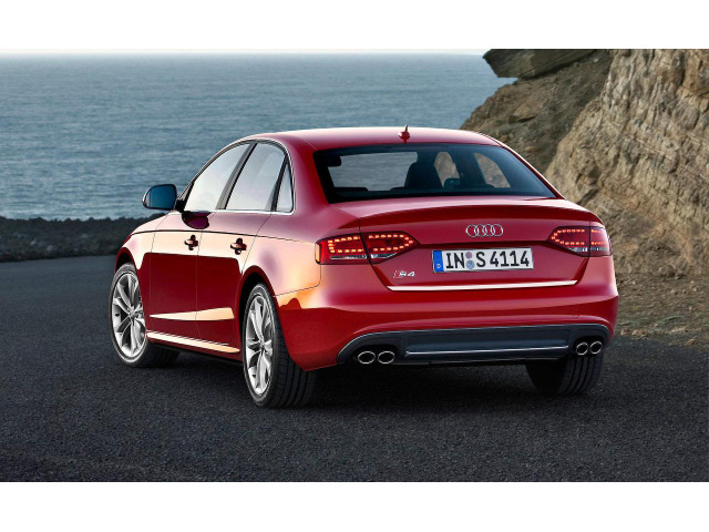 Baguette de coffre chromée pour Audi S4 0811 série 3  Audi S4 1116 série 3 phase 2