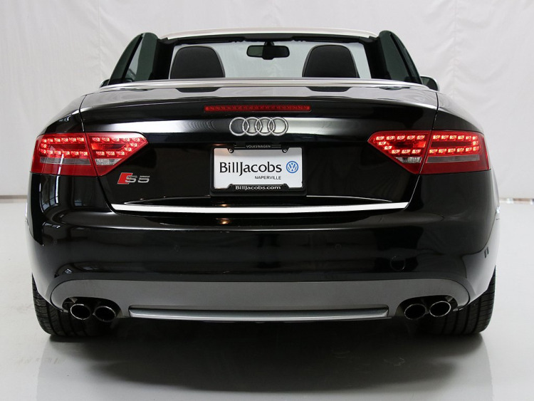 Baguette de coffre chrom&eacute;e pour Audi S5