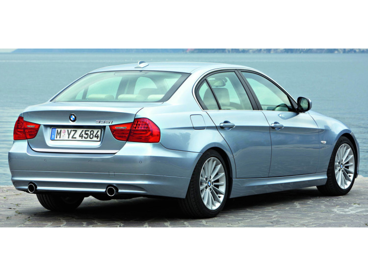 Baguette de coffre chrom&eacute;e pour BMW M3 E90 Berline 07-08 BMW M3 E90 Berline LCI 08-11 BMW M3 E92 Coup&eacute; 07-10 BMW M3 E92 Coup&eacute; LCI 09-13 BMW M3 E93 Cabriolet 08-10 BMW M3 E93 Cabriolet LCI 09-13