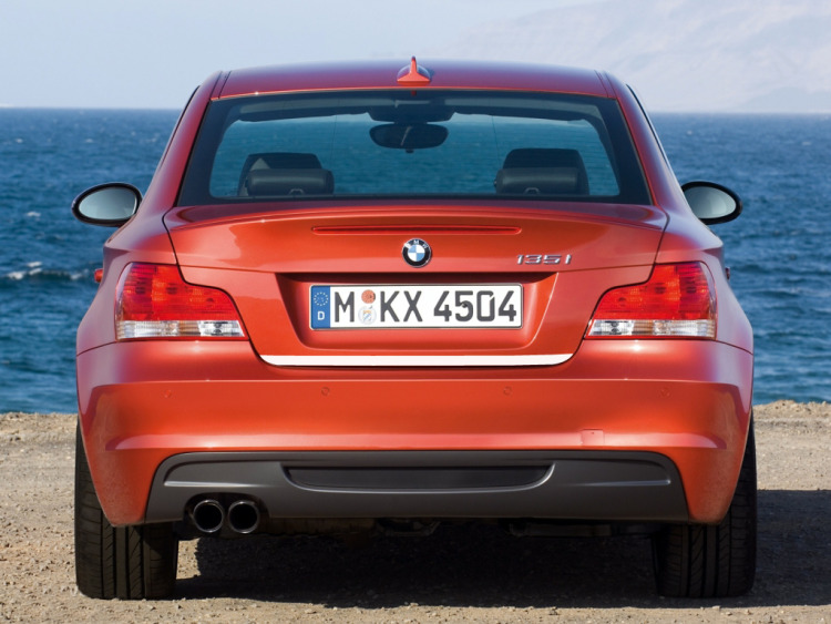 Baguette de coffre chrom&eacute;e pour BMW S&eacute;rie 1 E81 07-11 & BMW S&eacute;rie 1 E82 07-13 coup&eacute;