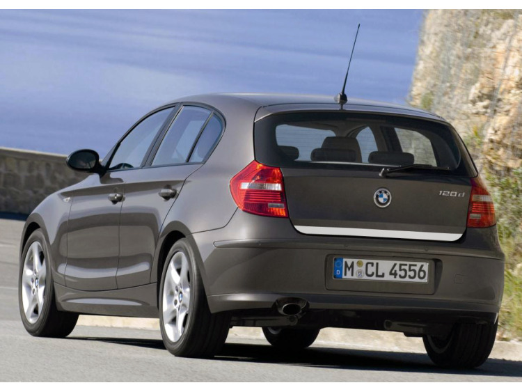 Baguette de coffre chrom&eacute;e pour BMW S&eacute;rie 1 E87 LCI 07-11