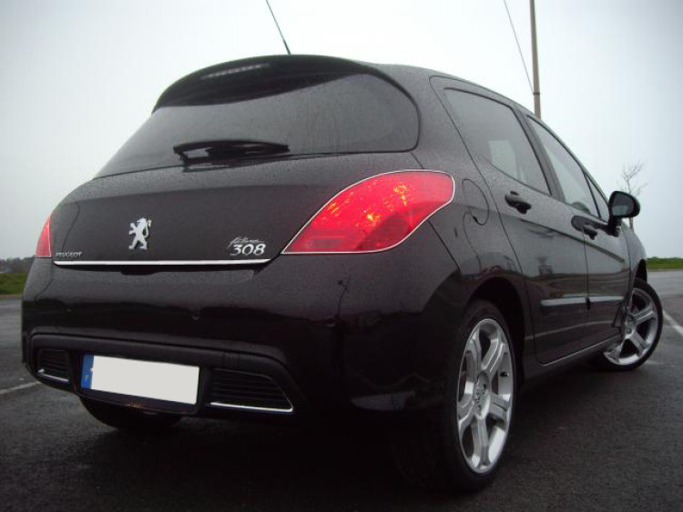 Baguette de coffre chrom&eacute;e pour Peugeot 308 07-13 & Peugeot 308 CC 09-15