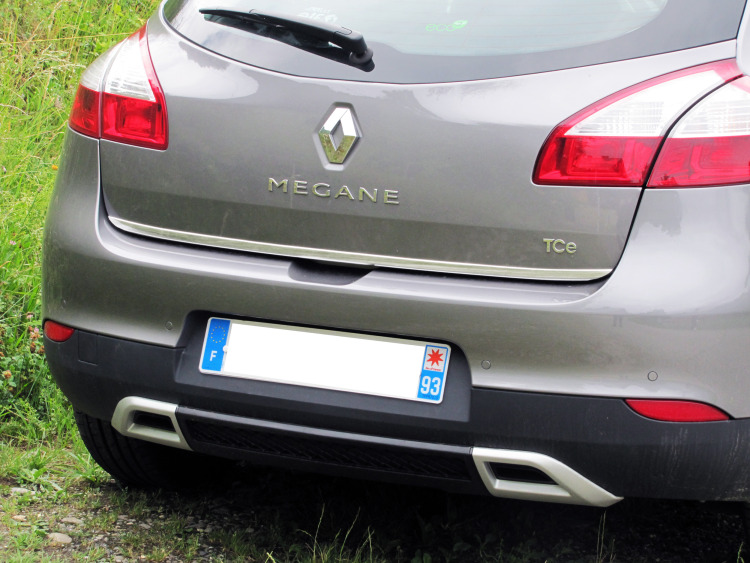 Baguette de coffre chrom&eacute;e pour Renault M&eacute;gane III 08-12 Renault M&eacute;gane III phase 2 12-13 M&eacute;gane III