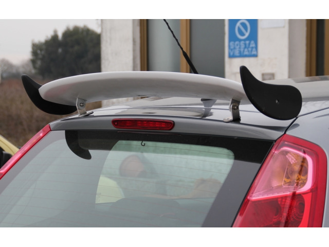 Becquet  aileron compatible avec Fiat Grande Punto 0509  Fiat Punto phase 1 9903 3p v4