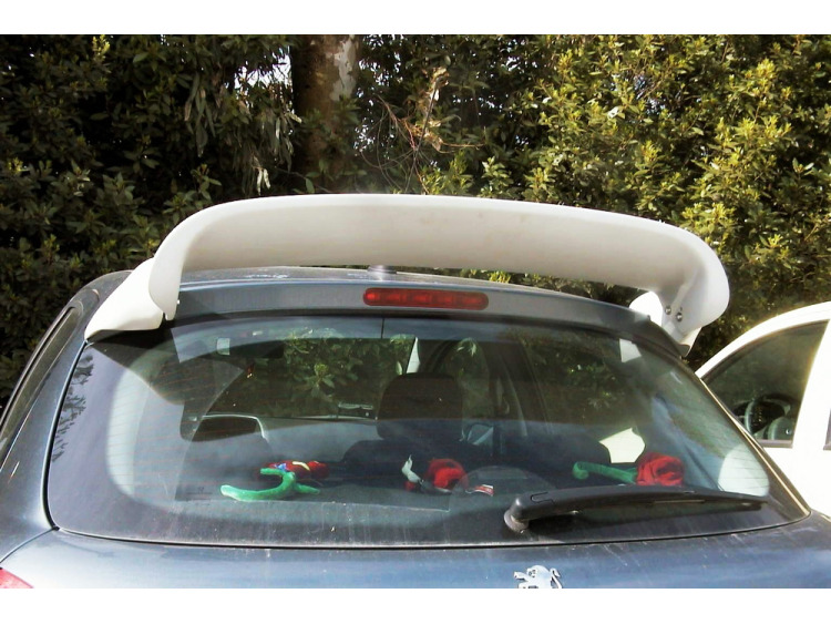 Becquet / aileron compatible avec Peugeot 207 appr&ecirc;t&eacute;
